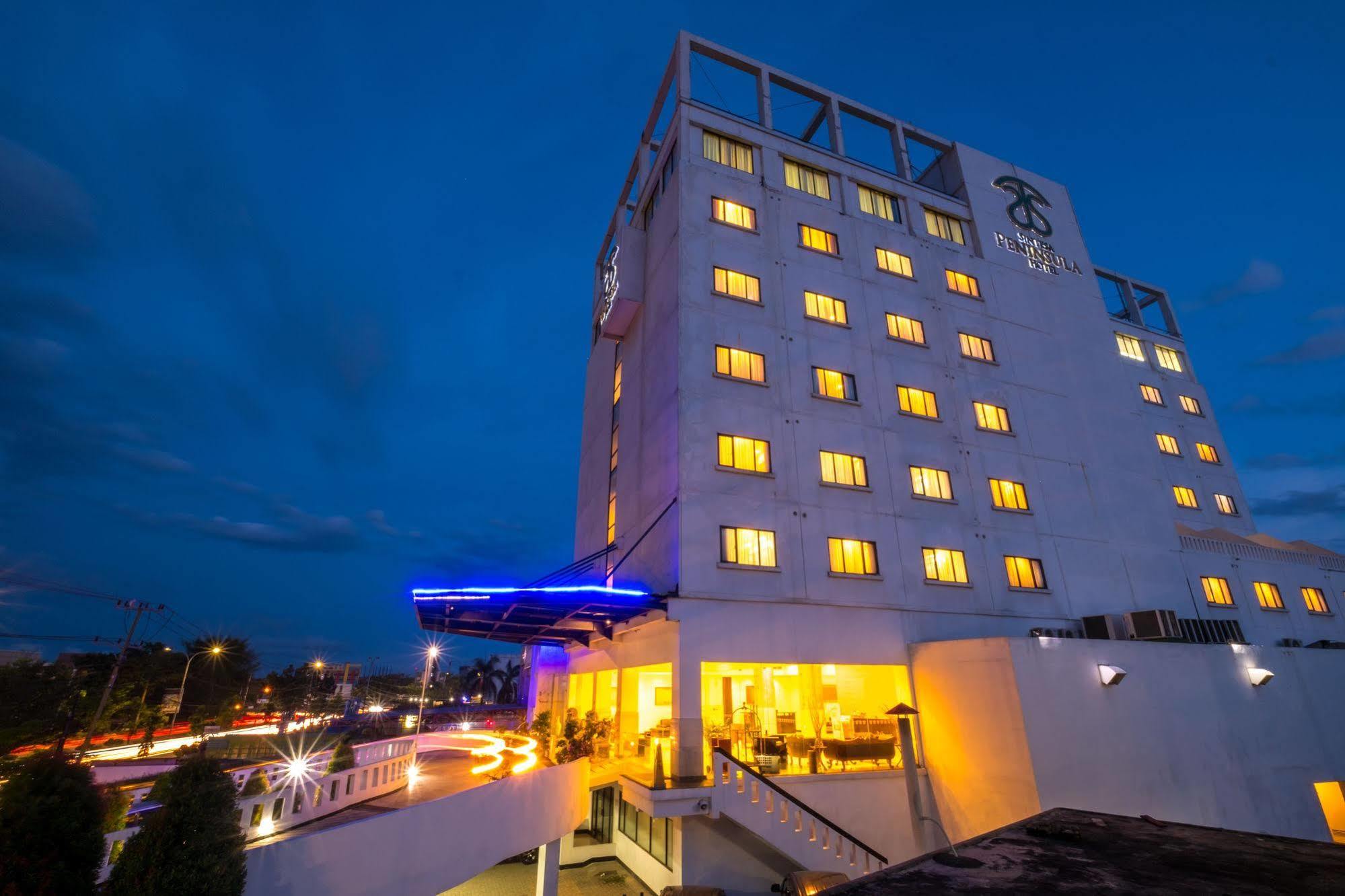 Sintesa Peninsula Hotel Palembang Eksteriør billede
